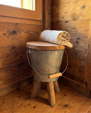 Tabouret Seau teck et zinc — décor chalet montagne